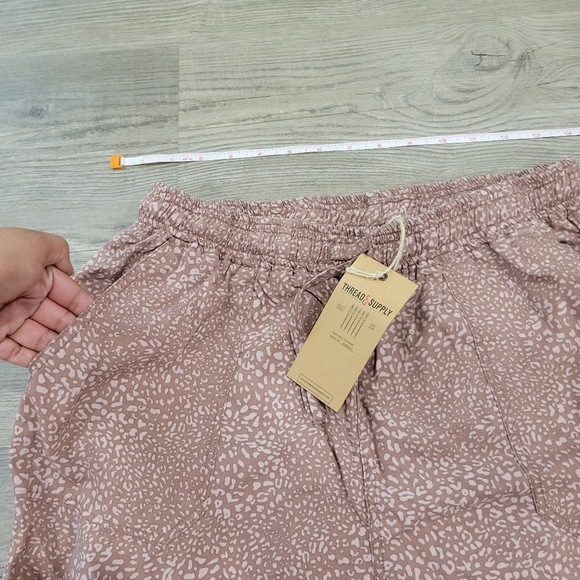 Thread & Supply NWT Pull On Tapered Casual Pants Size Large - Picture 3 of 10